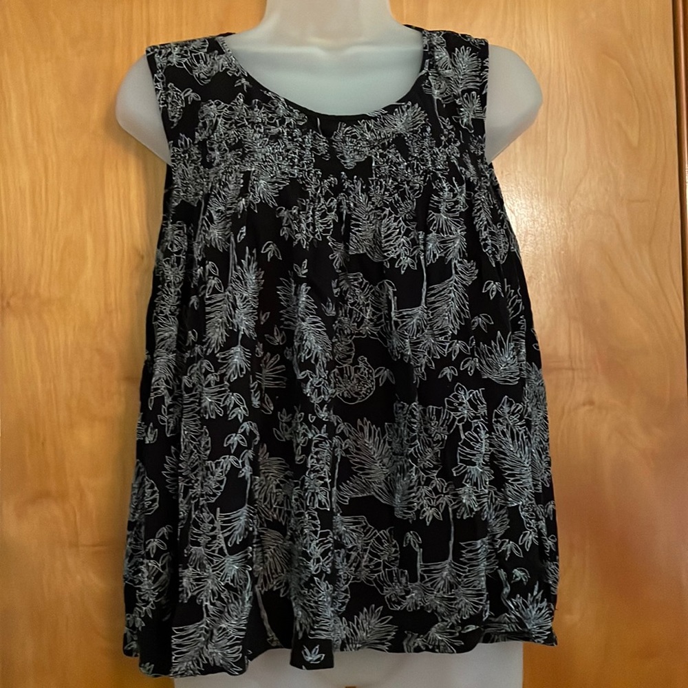 Sleeveless black and white flowing top
